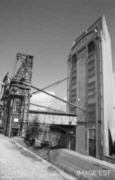 Ponton et silo des Grands Moulins Vilgrain (Nancy)